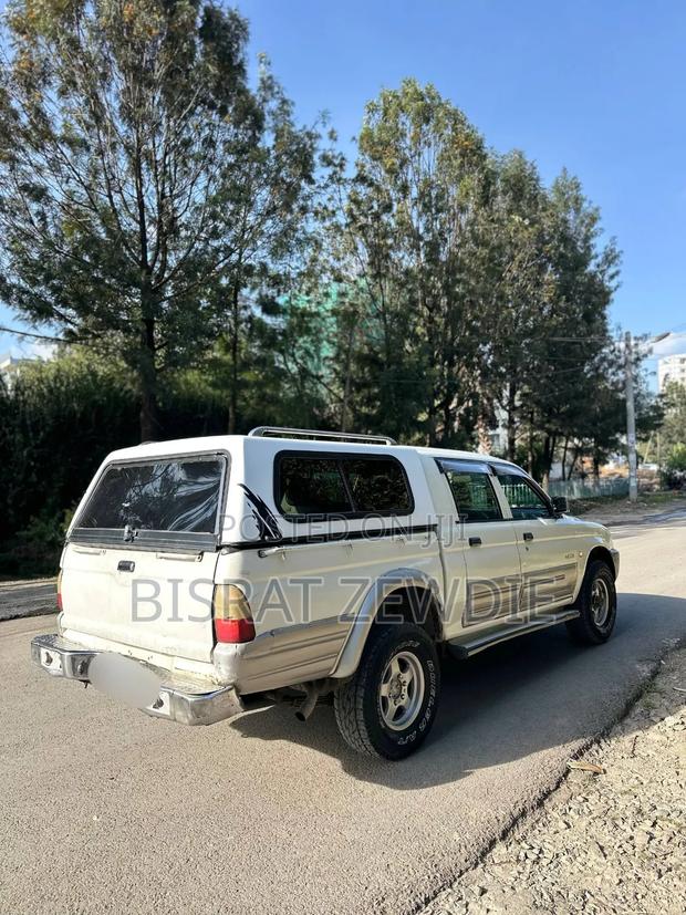 Mitsubishi L200 2002 White