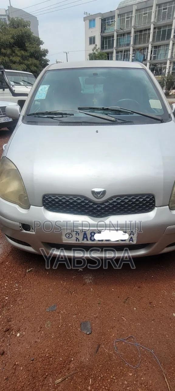 Toyota Vitz 2004 Silver