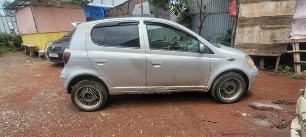 Toyota Vitz 2004 Silver