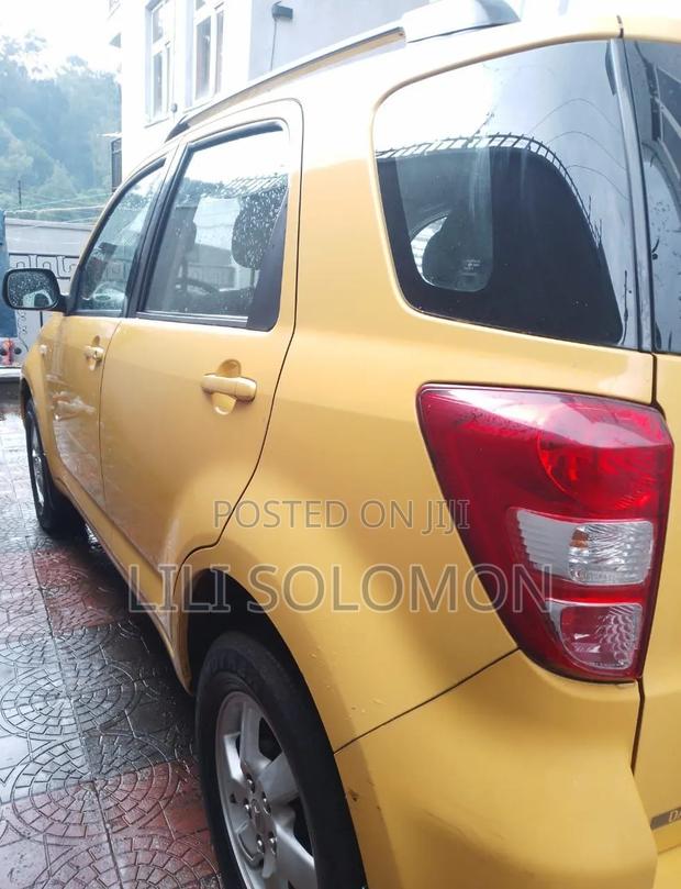 Daihatsu Terios 2008 Orange