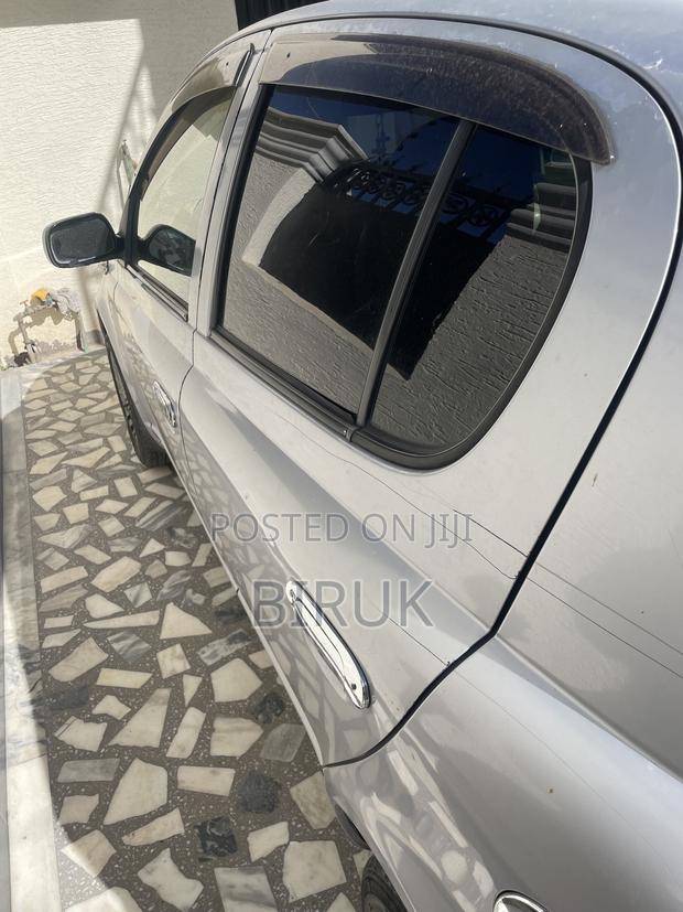 Toyota Vitz 2004 Silver