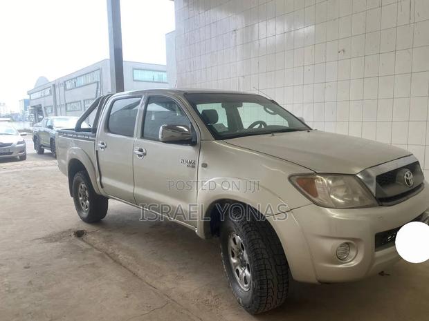 Toyota Hilux 2009 Silver