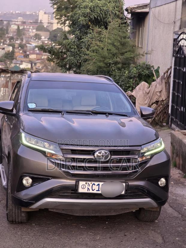 Toyota Rush 2021 Silver
