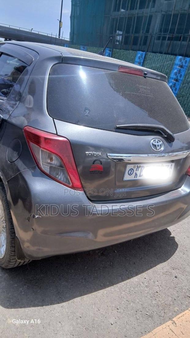 Toyota Yaris 2012 Black