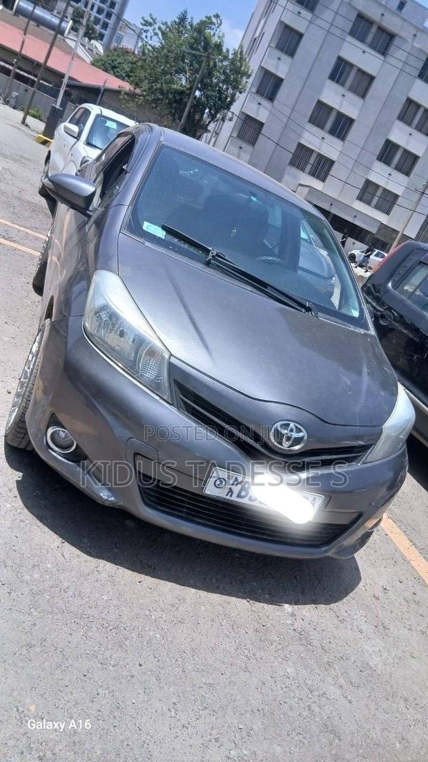 Toyota Yaris 2012 Black