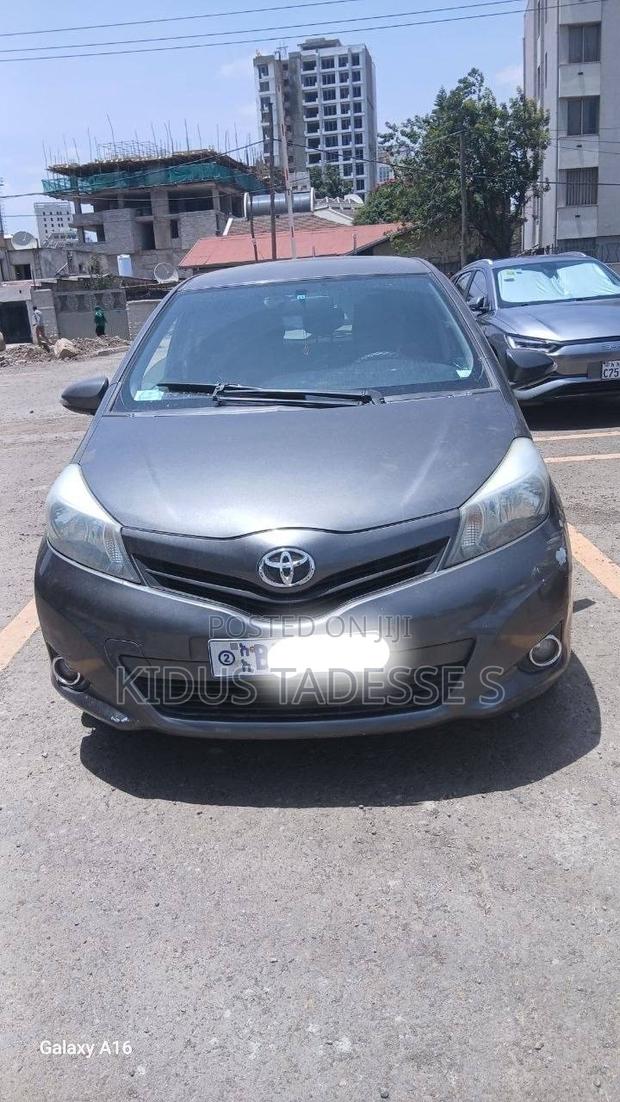 Toyota Yaris 2012 Black