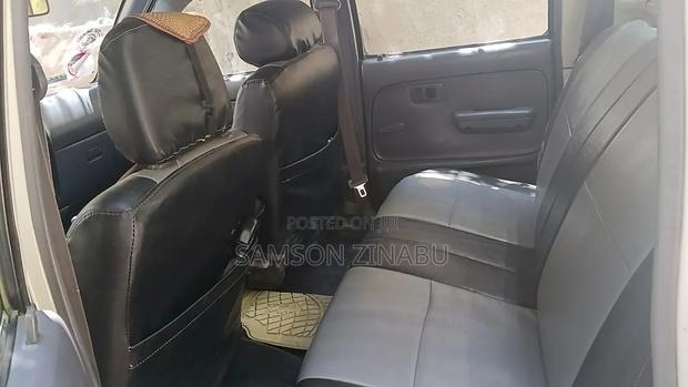 Toyota Hilux 2003 White