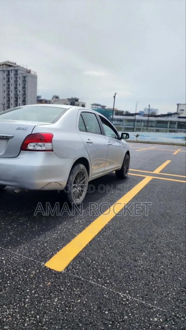 Toyota Belta 2007 Silver