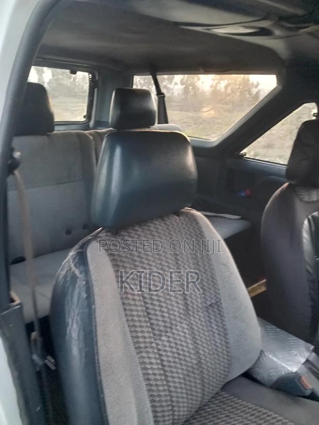 Nissan Pathfinder 1987 White