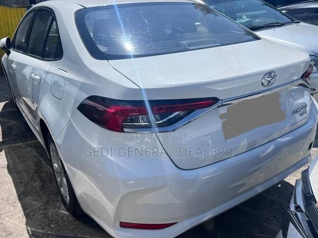 Toyota Corolla 2022 Off white
