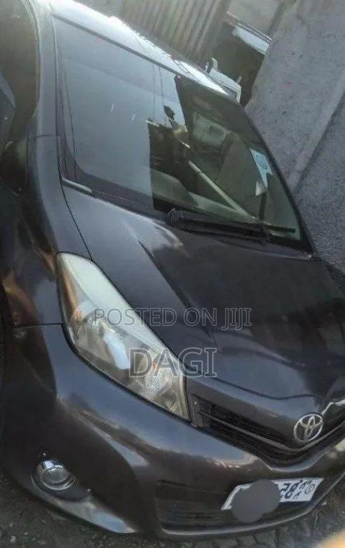 Toyota Yaris 2011 Black