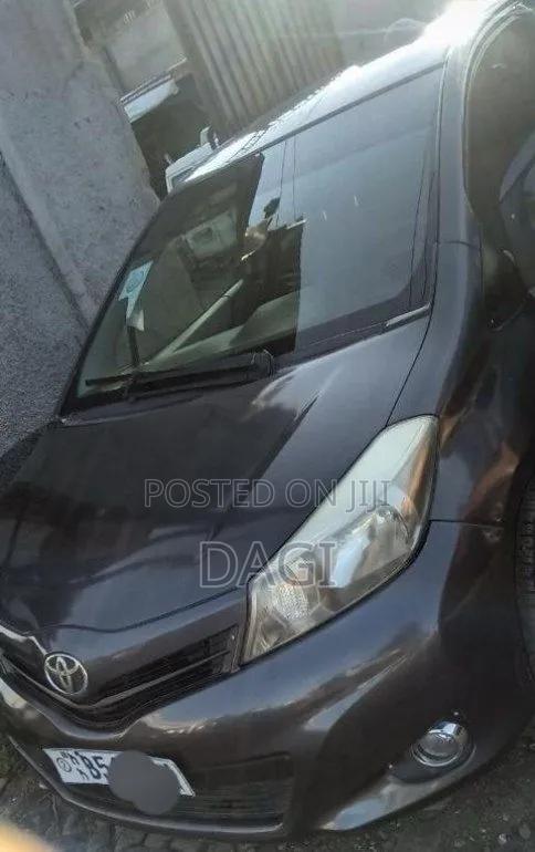 Toyota Yaris 2011 Black
