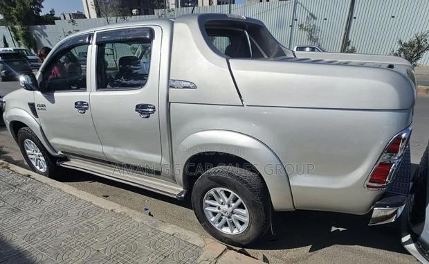 Toyota Hilux 2014 Silver
