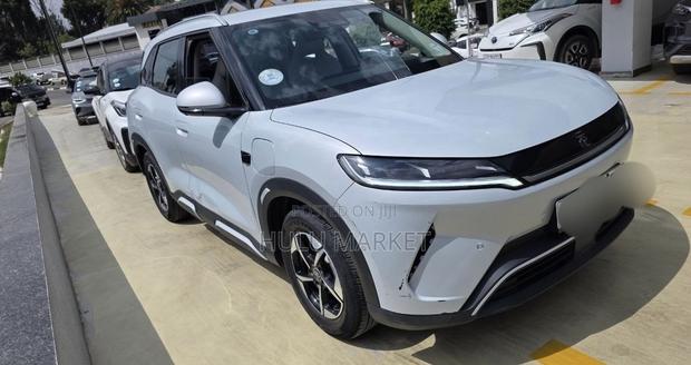 BYD Yuan Up 2025 Silver