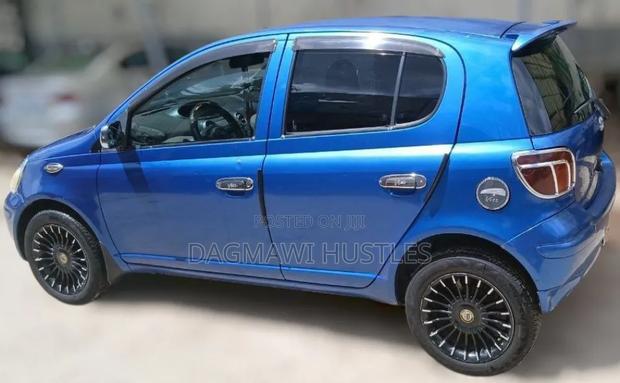 Toyota Vitz 2002 Blue