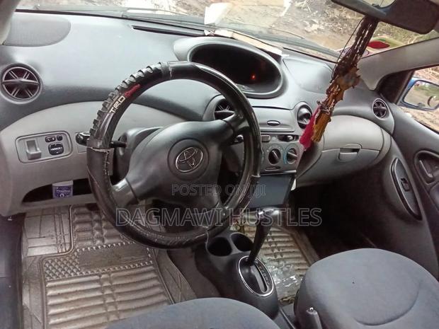 Toyota Vitz 2002 Blue