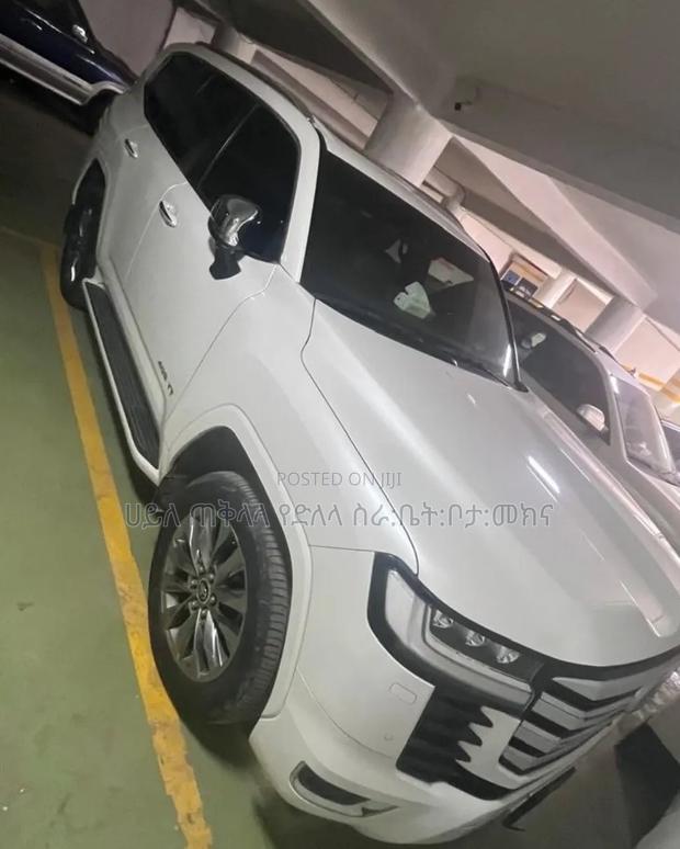 Toyota Land Cruiser 2022 White
