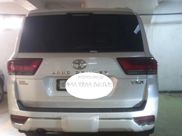 Toyota Land Cruiser 2022 White
