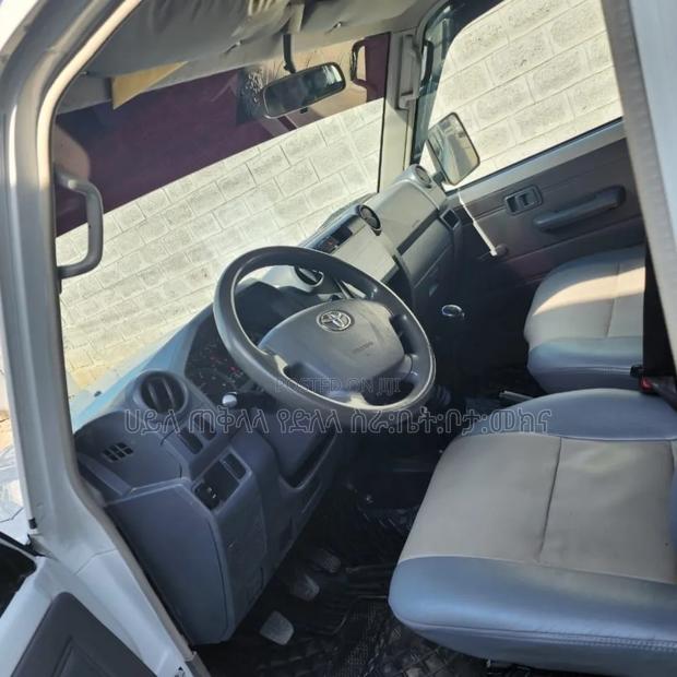 Toyota Land Cruiser 2014 White