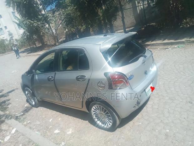 Toyota Yaris Base Sedan 4dr 2010 Silver