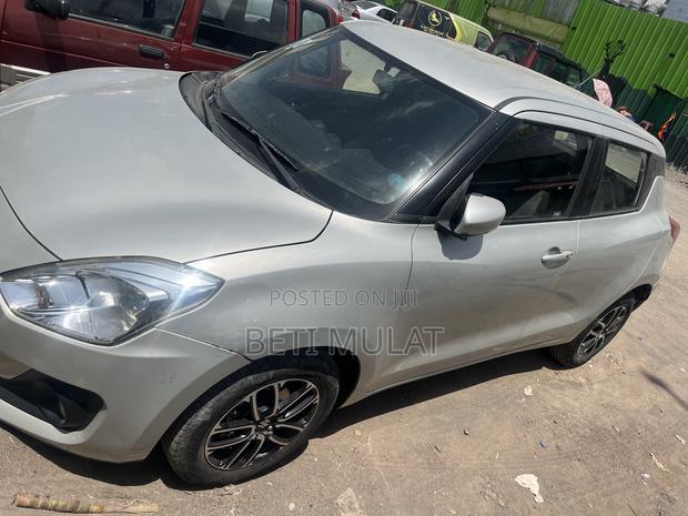 Suzuki Swift 2021 Silver