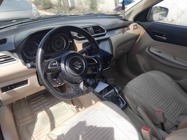Suzuki Swift 2021 Silver