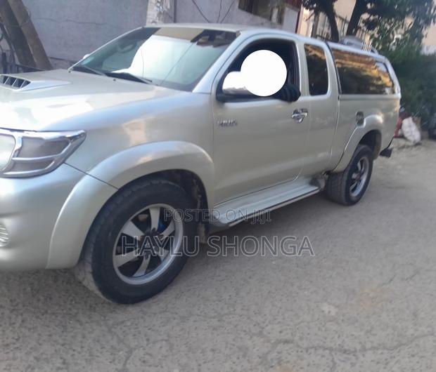 Toyota Hilux 2013 Silver