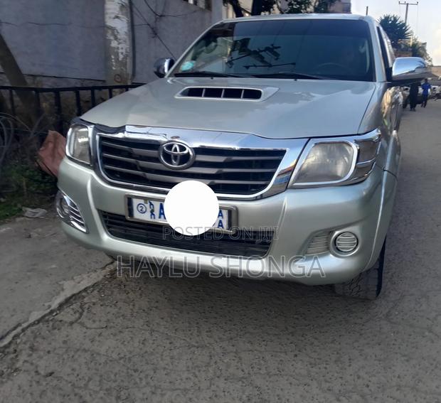 Toyota Hilux 2013 Silver
