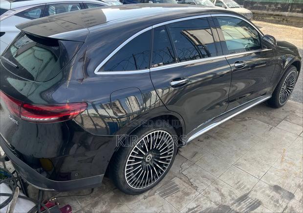 Mercedes-Benz C180 2023 Black
