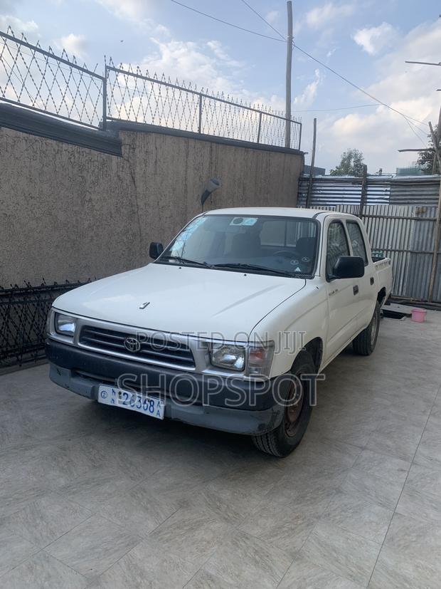Toyota Hilux 1999 White
