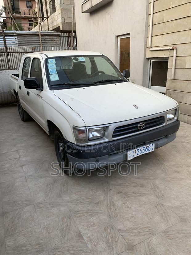 Toyota Hilux 1999 White