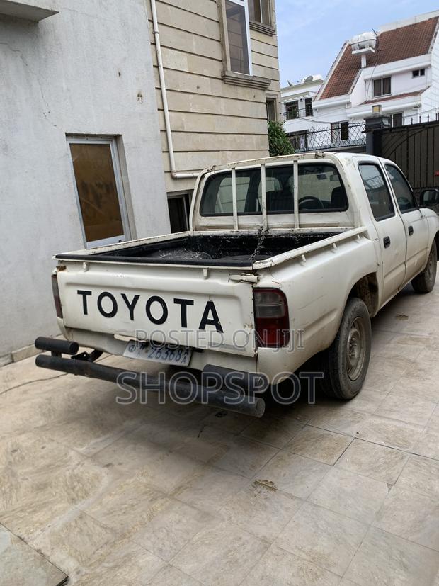 Toyota Hilux 1999 White