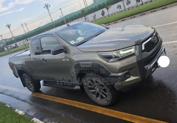 Toyota Hilux 2021 Beige