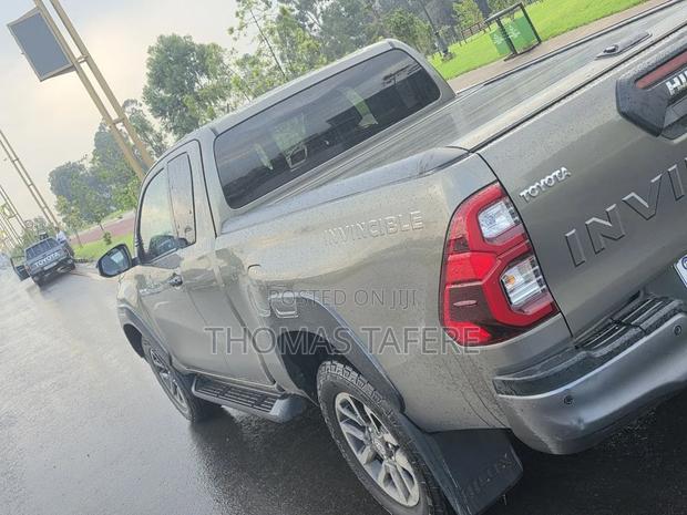 Toyota Hilux 2021 Beige
