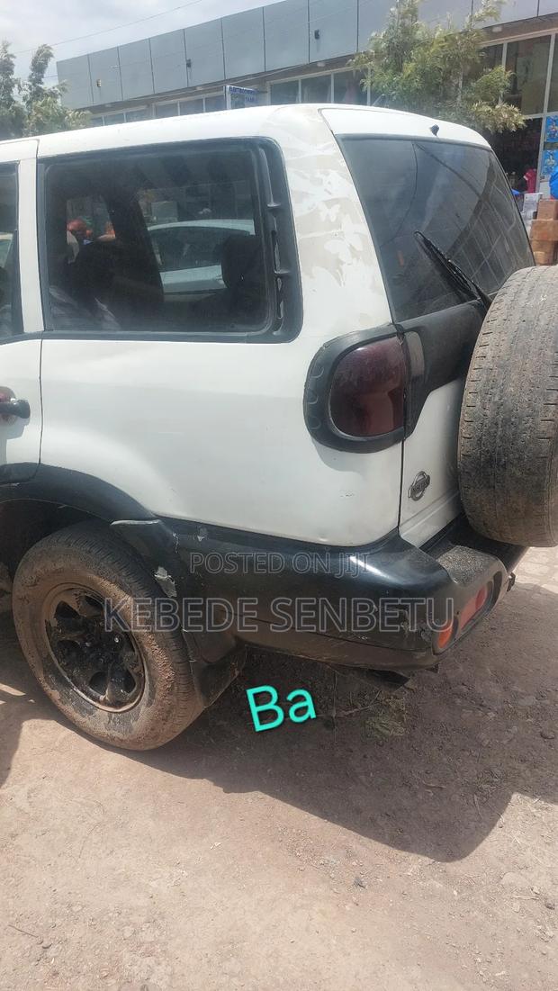 Nissan Patrol 2000 White
