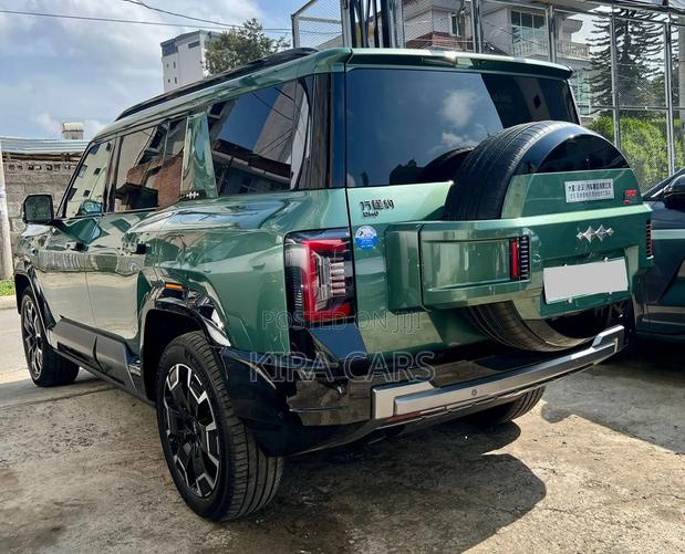 New BYD Leopard 8 2.0 Hybrid AWD 2025 Green