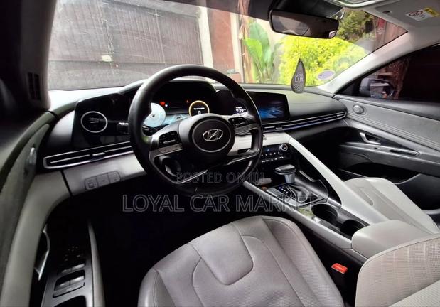 Hyundai Avante 2021 Gray