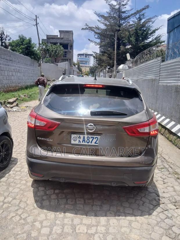 Nissan Qashqai 2017 Brown
