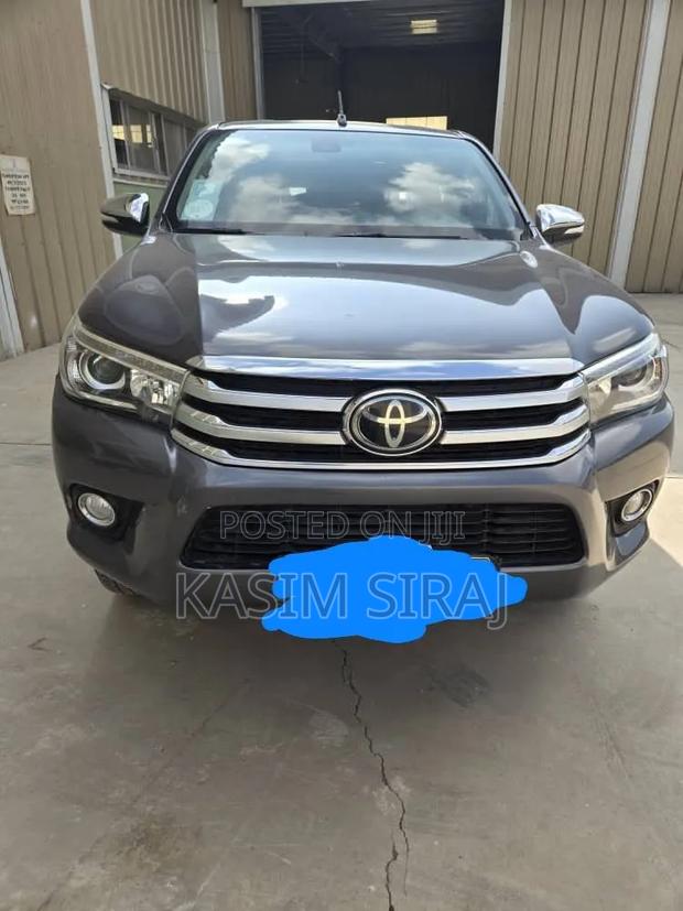 Toyota Hilux Revo Double Cab Deisel 2.4 AWD 2017 Gray