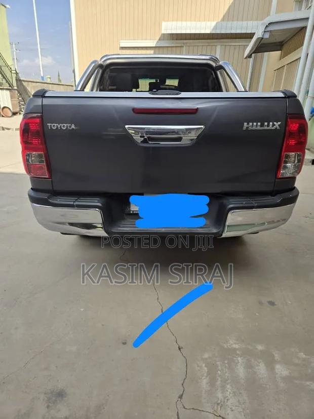 Toyota Hilux Revo Double Cab Deisel 2.4 AWD 2017 Gray