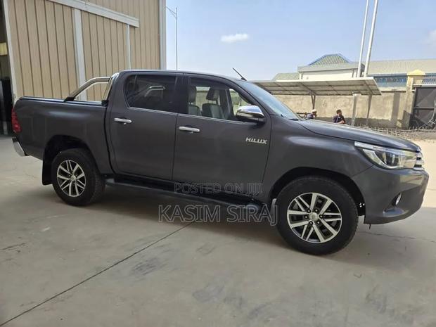 Toyota Hilux Revo Double Cab Deisel 2.4 AWD 2017 Gray
