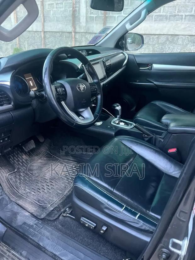Toyota Hilux Revo Double Cab Deisel 2.4 AWD 2017 Gray
