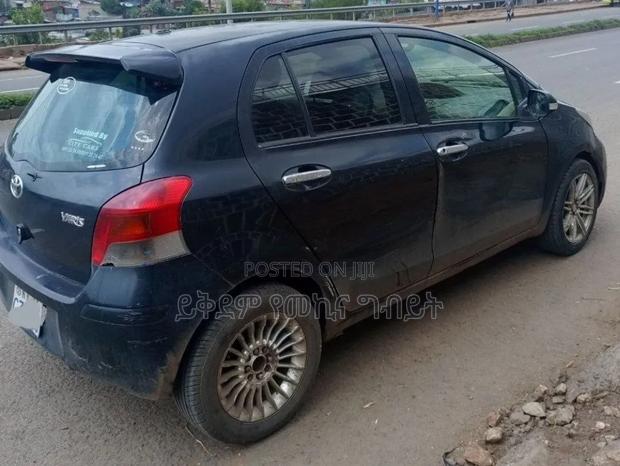 Toyota Yaris 2010 Black
