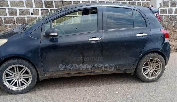 Toyota Yaris 2010 Black
