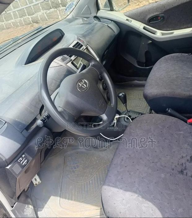 Toyota Yaris 2010 Black
