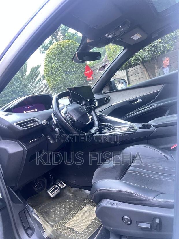 Peugeot 5008 2021 White