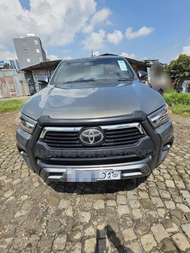 Toyota Hilux 2021 Purple