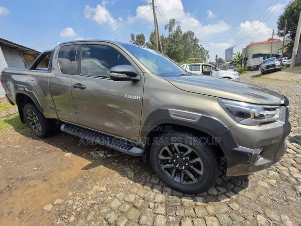 Toyota Hilux 2021 Purple