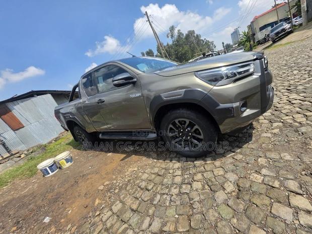 Toyota Hilux 2021 Purple
