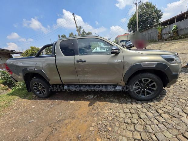 Toyota Hilux 2021 Purple